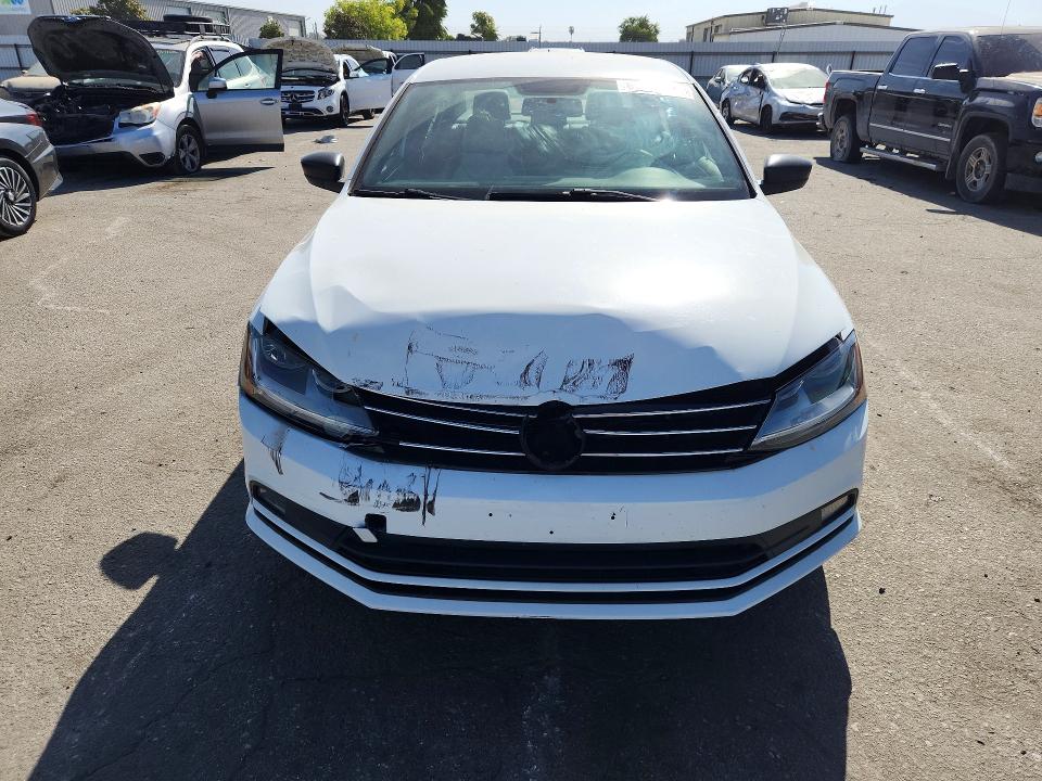 65059116 :رقم المزاد ، 3VWD17AJ5HM386855 vin ، 2017 Volkswagen Jetta مزاد بيع