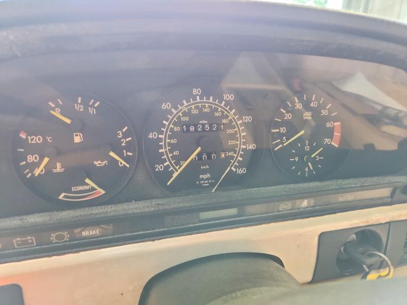 63885946 :رقم المزاد ، WDB1260371A099988 vin ، 1984 Merced 500 Sel 198 Rwd مزاد بيع