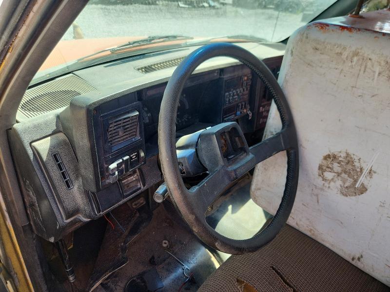 66542486 :رقم المزاد ، 1GDL7H1D5YJ504649 vin ، 2000 Gmc C7 مزاد بيع