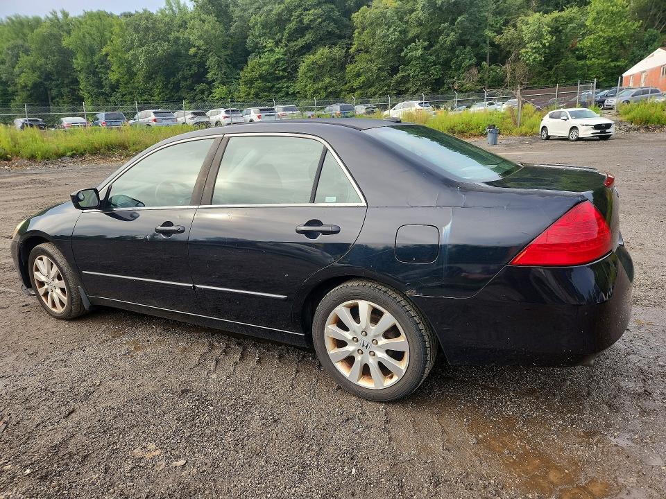 67000826 :رقم المزاد ، 1HGCM66597A056113 vin ، 2007 Honda Accord مزاد بيع