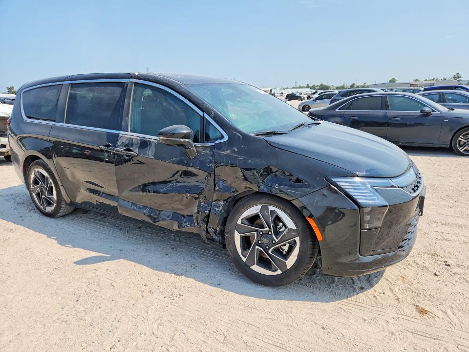 66070226 :رقم المزاد ، 2C4RC1GG4VR557126 vin ، 2027 Chrysler Pacifica مزاد بيع