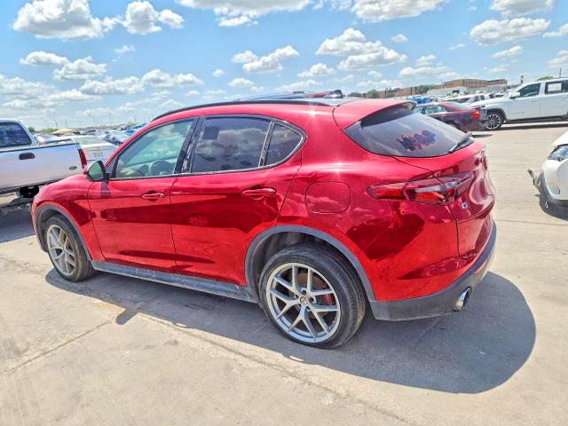 64490016 :رقم المزاد ، ZASFAKPN0J7B98941 vin ، 2018 Alfa Romeo Stelvio مزاد بيع