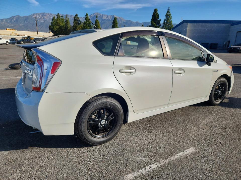 2015 Toyota Prius მანქანა იყიდება აუქციონზე, vin: JTDKN3DU4F1995815, აუქციონის ნომერი: 65130426