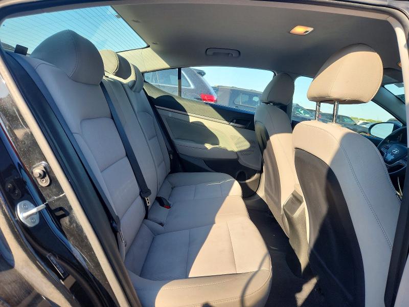 67033836 :رقم المزاد ، 5NPD84LF1JH338254 vin ، 2018 Hyundai Elantra مزاد بيع