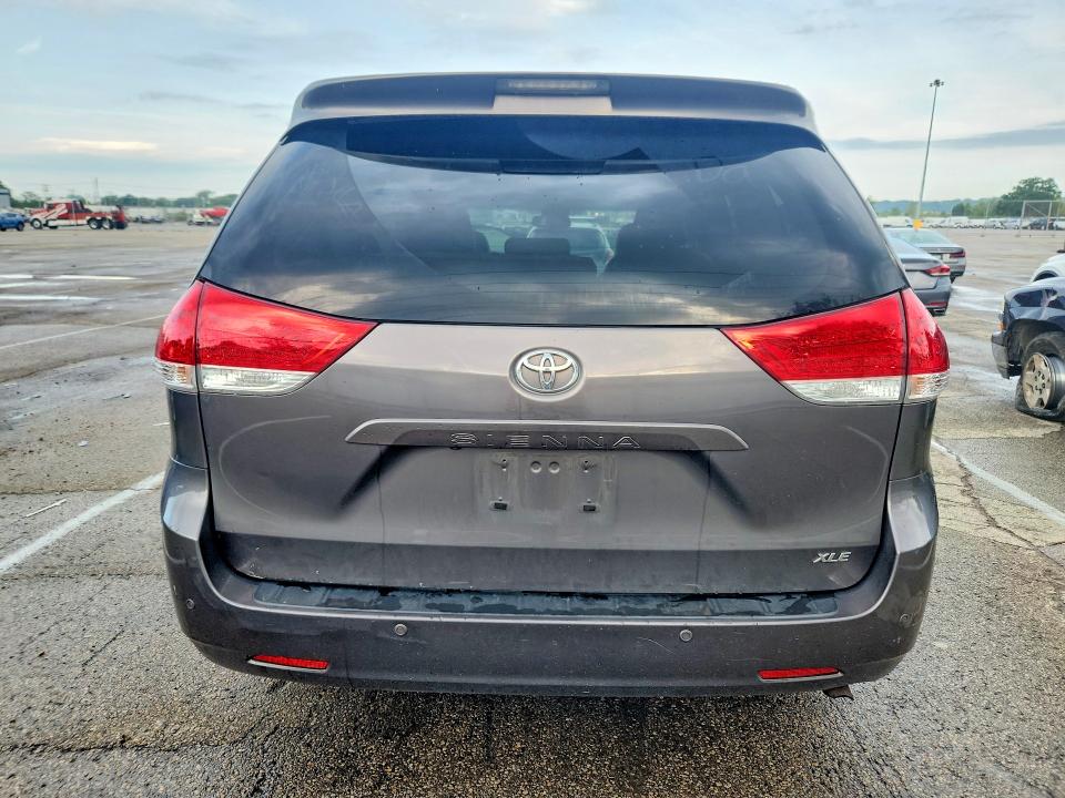 Продажа на аукционе авто 2013 Toyota Sienna, vin: 5TDYK3DC2DS321592, номер лота: 64310386