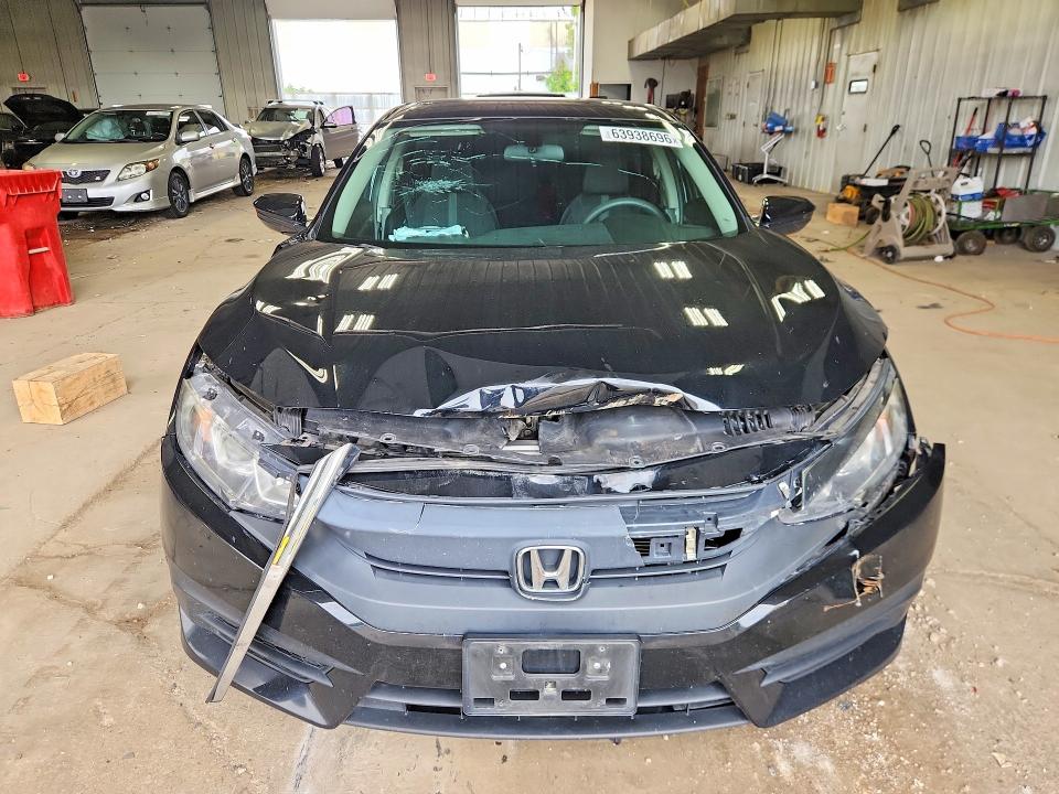 63938696 :رقم المزاد ، 19XFC2E51HE067470 vin ، 2017 Honda Civic مزاد بيع