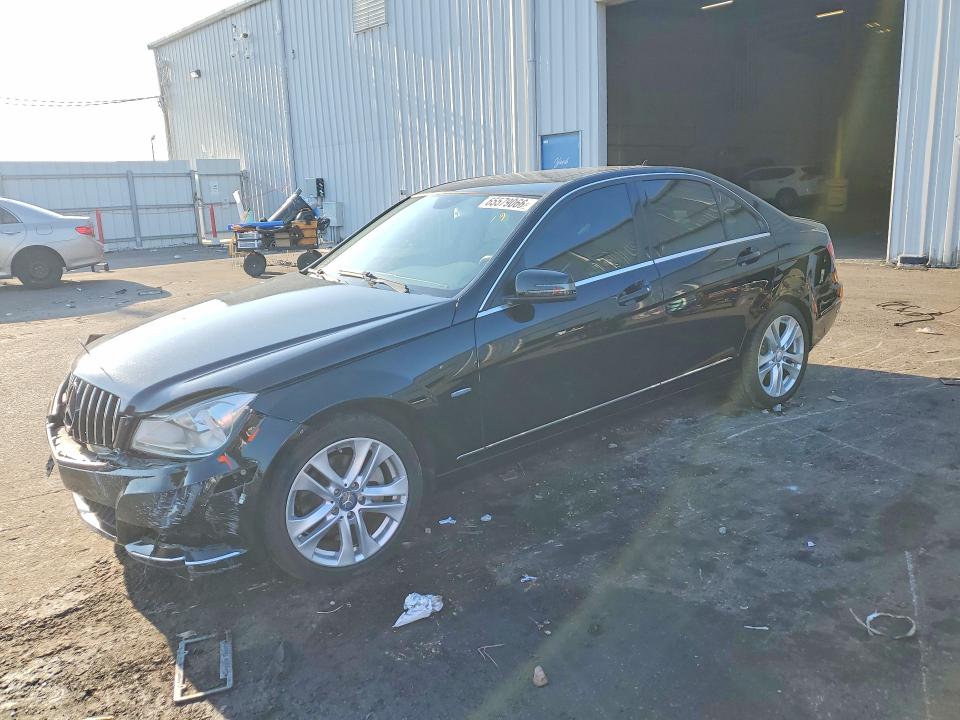 Продажа на аукционе авто 2012 Mercedes-benz C, vin: WDDGF4HB7CA623579, номер лота: 65579066