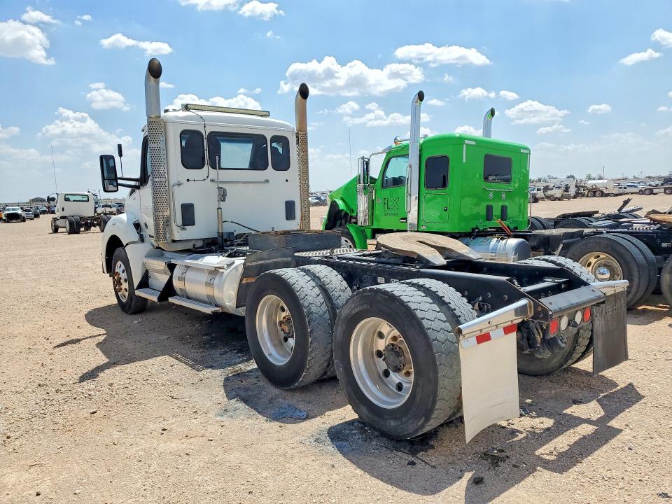 66696376 :رقم المزاد ، 1XKZD40X2LJ418711 vin ، 2020 Kenworth T880 مزاد بيع