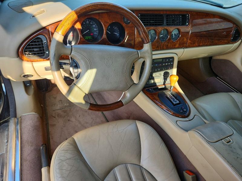 2000 Jaguar Xk8 მანქანა იყიდება აუქციონზე, vin: SAJJA42C9YNA09427, აუქციონის ნომერი: 63819656