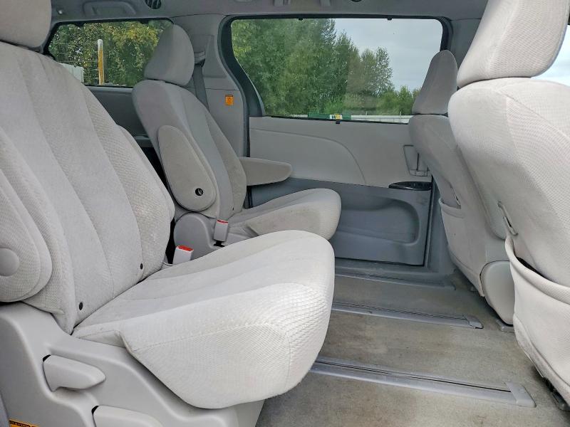 64646736 :رقم المزاد ، 5TDJK3DC6DS053518 vin ، 2013 Toyota Sienna مزاد بيع