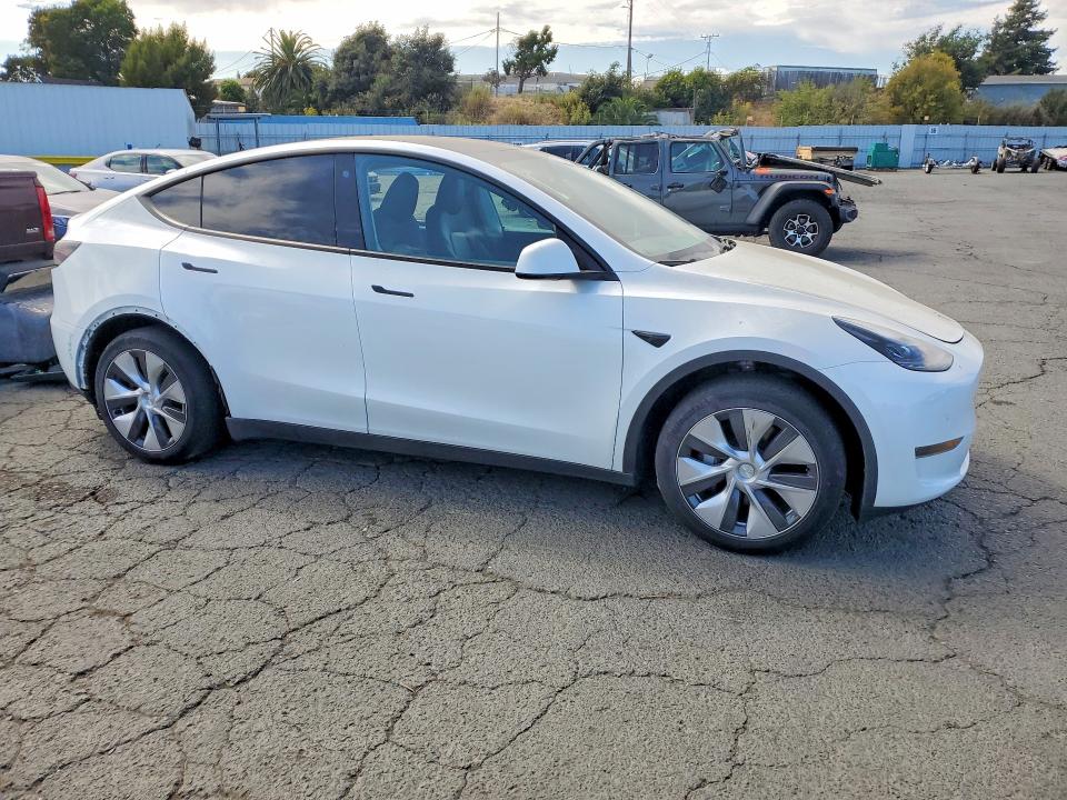 Продажа на аукционе авто 2023 Tesla Model Y, vin: 7SAYGDEE5PF738370, номер лота: 64132506