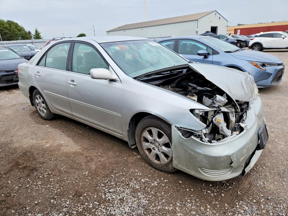 64020636 :رقم المزاد ، 4T1BF32K75U602199 vin ، 2005 Toyota Camry مزاد بيع