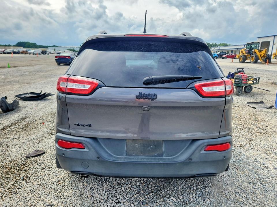 63689396 :رقم المزاد ، 1C4PJMDB5JD599180 vin ، 2018 Jeep Cherokee مزاد بيع