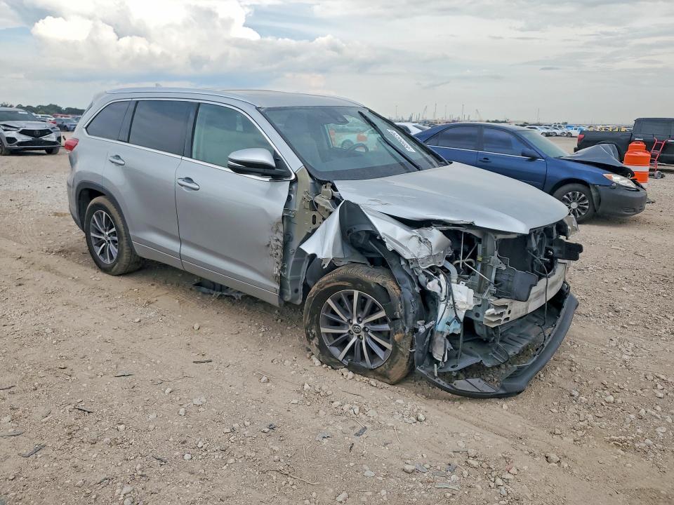 65960256 :رقم المزاد ، 5TDKZRFH2JS530386 vin ، 2018 Toyota Highlander مزاد بيع