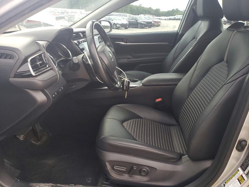 67133826 :رقم المزاد ، 4T1G11AK2LU327221 vin ، 2020 Toyota Camry مزاد بيع