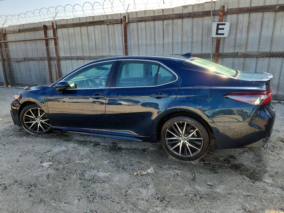 2021 Toyota Camry მანქანა იყიდება აუქციონზე, vin: 4T1G11AK7MU602180, აუქციონის ნომერი: 64231496