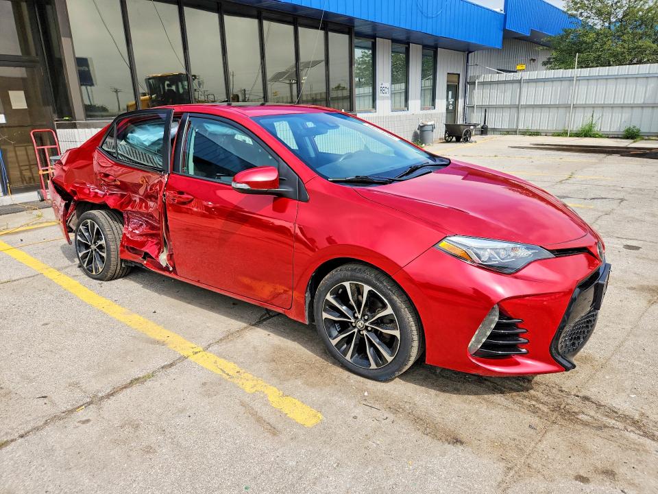 64224296 :رقم المزاد ، 2T1BURHE9HC750516 vin ، 2017 Toyota Corolla مزاد بيع