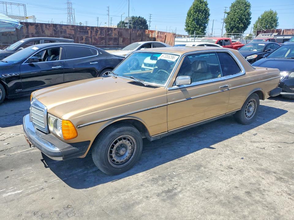67355296 :رقم المزاد ، WDBAB53AXDB003870 vin ، 1983 Mercedes-benz 300 مزاد بيع