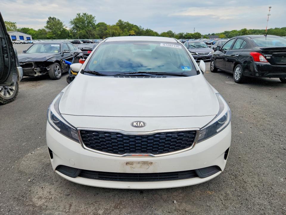 67282136 :رقم المزاد ، 3KPFL4A76JE245124 vin ، 2018 Kia Forte مزاد بيع