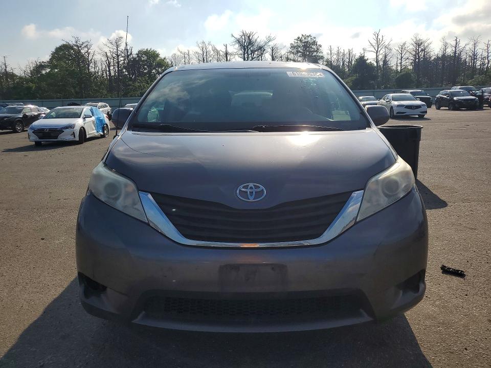 61929676 :رقم المزاد ، 5TDKK3DC1ES499839 vin ، 2014 Toyota Sienna مزاد بيع