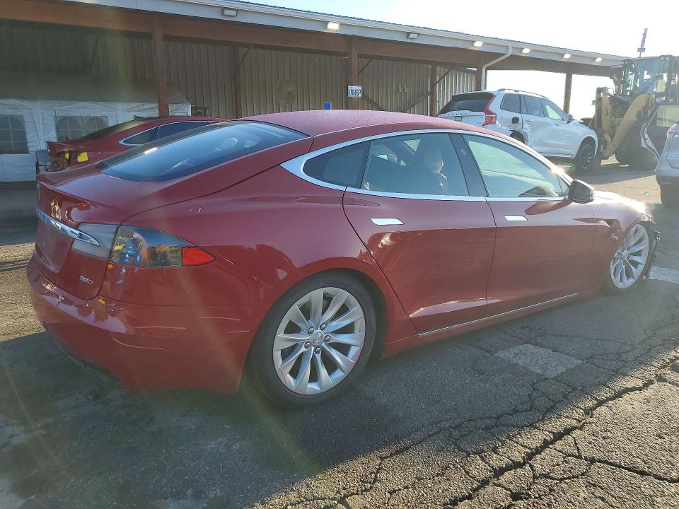 63563626 :رقم المزاد ، 5YJSA1E21GF175598 vin ، 2016 Tesla Model S مزاد بيع
