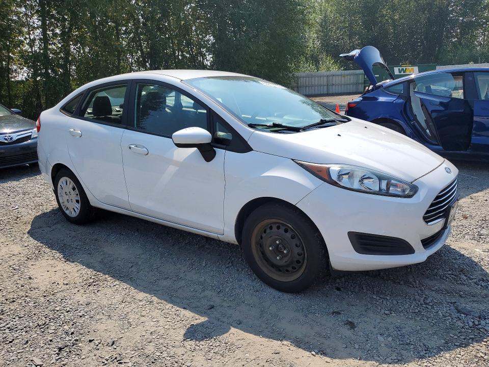 64210156 :رقم المزاد ، 3FADP4AJ5FM204008 vin ، 2015 Ford Fiesta مزاد بيع