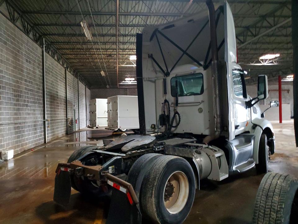 Продаж на аукціоні авто 2018 Peterbilt 579, vin: 1XPBA48XXJD477316, номер лоту: 61967596