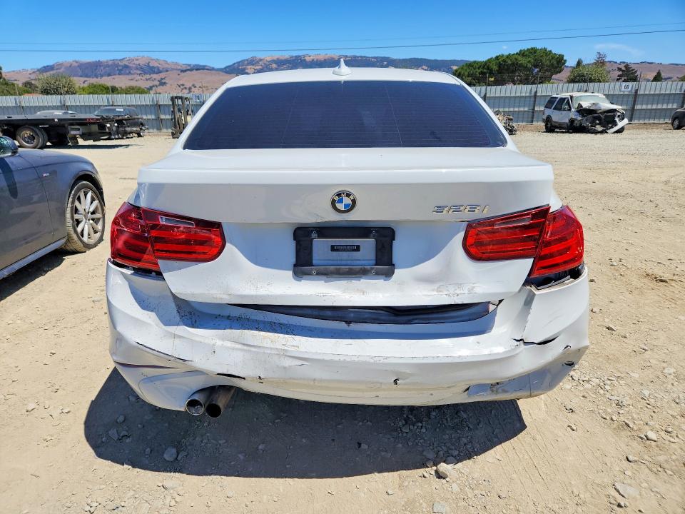 65212046 :رقم المزاد ، WBA3C1C59EK109454 vin ، 2014 Bmw 328 مزاد بيع