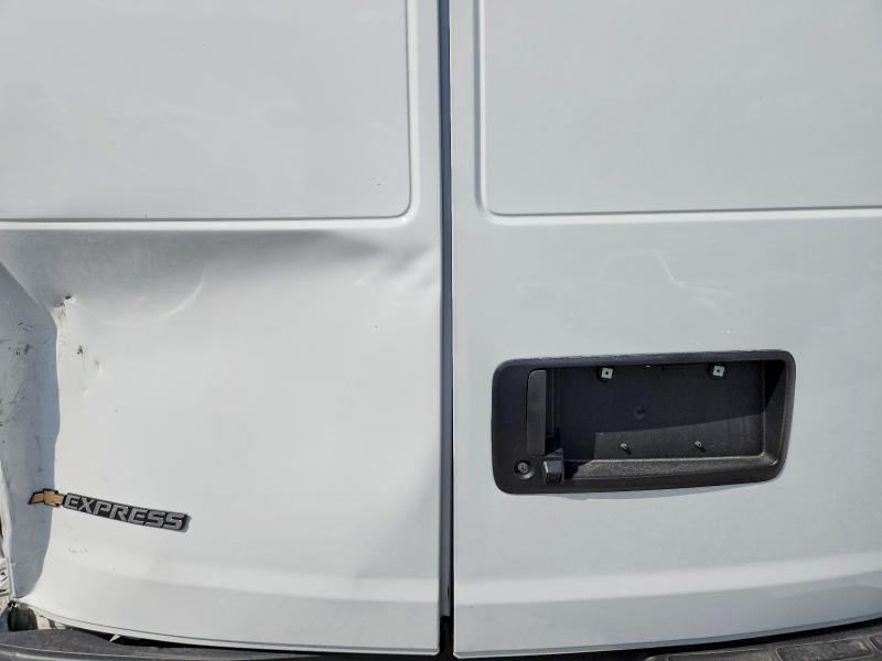 63151606 :رقم المزاد ، 1GCWGBF71S1272592 vin ، 2025 Chevrolet Express G2500 مزاد بيع