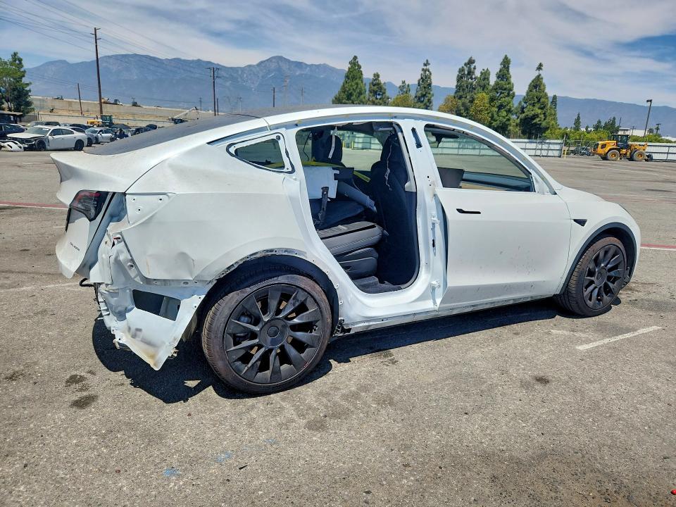 65864206 :رقم المزاد ، 7SAYGAEE7NF429723 vin ، 2022 Tesla Model Y مزاد بيع