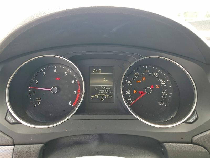 61230476 :رقم المزاد ، 3VW167AJ4HM327977 vin ، 2017 Volkswagen Jetta مزاد بيع