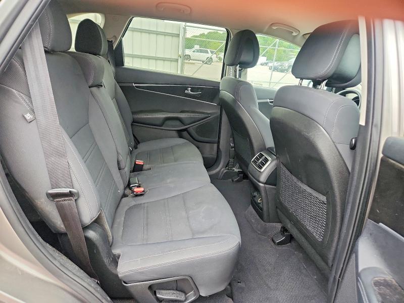 65334626 :رقم المزاد ، 5XYPGDA37GG046004 vin ، 2016 Kia Sorento مزاد بيع