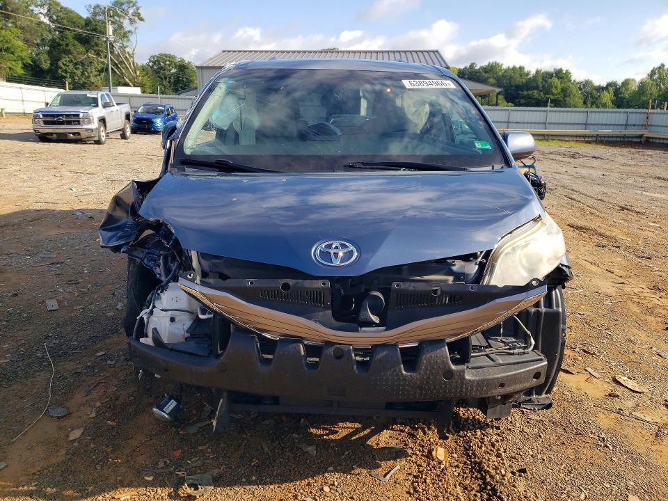 2017 Toyota Sienna მანქანა იყიდება აუქციონზე, vin: 5TDDZ3DC9HS155796, აუქციონის ნომერი: 63894966