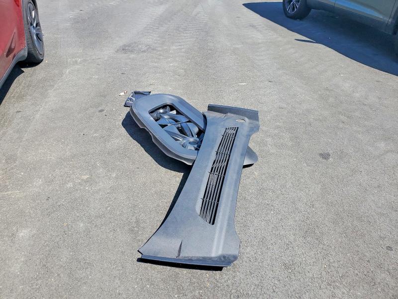 64827406 :رقم المزاد ، 7SAYGAEE8RF163831 vin ، 2024 Tesla Model Y مزاد بيع