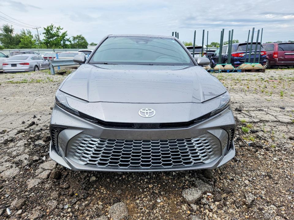 Продаж на аукціоні авто 2025 Toyota Camry, vin: 4T1DBADK3SU533660, номер лоту: 64274746