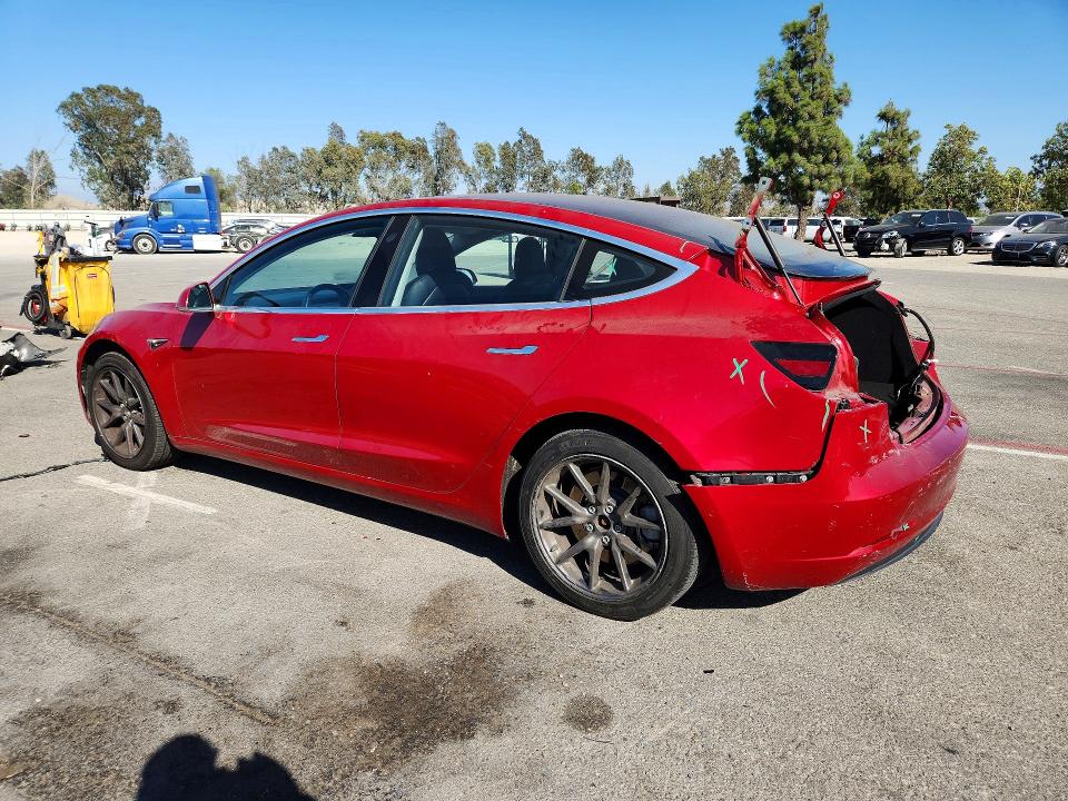 63887086 :رقم المزاد ، 5YJ3E1EA5JF016705 vin ، 2018 Tesla Model 3 مزاد بيع