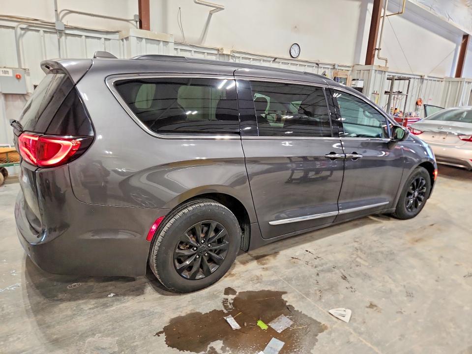 Продаж на аукціоні авто 2017 Chrysler Pacifica, vin: 2C4RC1BG8HR613838, номер лоту: 64582466