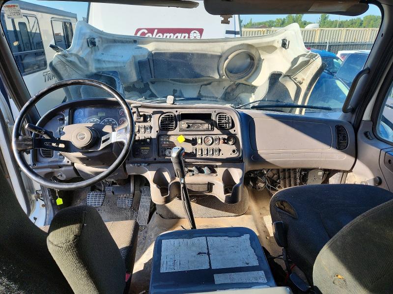 61969306 :رقم المزاد ، 1FUJC5CV7ADAT9450 vin ، 2010 Freightliner M2 مزاد بيع