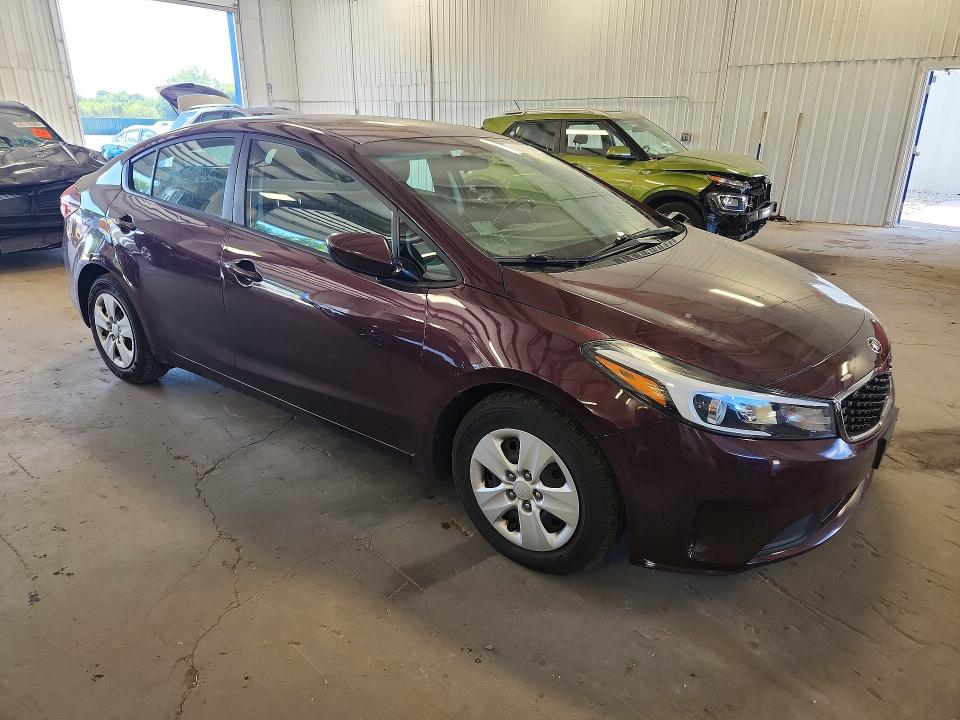 66987326 :رقم المزاد ، 3KPFK4A7XHE121239 vin ، 2017 Kia Forte مزاد بيع