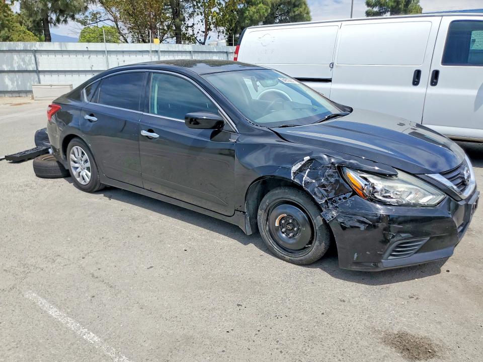 2017 Nissan Altima მანქანა იყიდება აუქციონზე, vin: 1N4AL3AP1HN341324, აუქციონის ნომერი: 64813056
