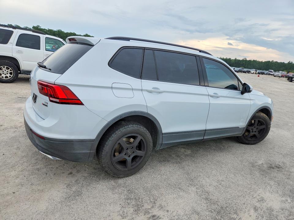 Продаж на аукціоні авто 2018 Volkswagen Tiguan, vin: 3VV0B7AX6JM105611, номер лоту: 63810936