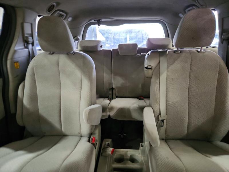 65689306 :رقم المزاد ، 5TDKK3DC8DS293383 vin ، 2013 Toyota Sienna مزاد بيع