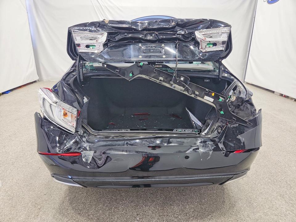 2018 Honda Accord მანქანა იყიდება აუქციონზე, vin: 1HGCV1F10JA221003, აუქციონის ნომერი: 67125446