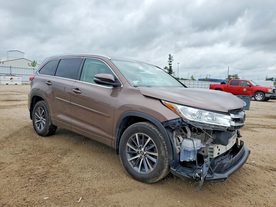 2018 Toyota Highlander მანქანა იყიდება აუქციონზე, vin: 5TDJZRFH8JS875059, აუქციონის ნომერი: 65174976