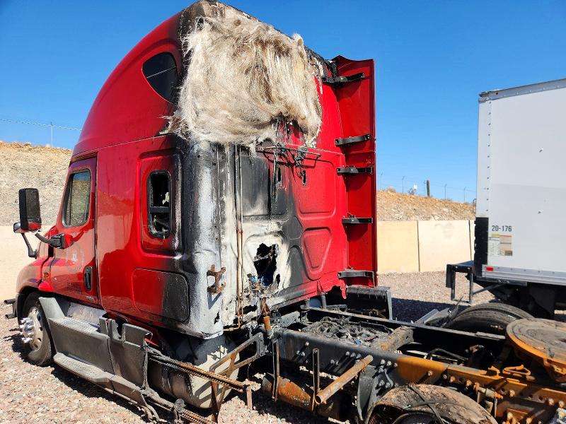 65360756 :رقم المزاد ، 3AKJGLDR8JSJE9338 vin ، 2018 Freightliner Cascadia 125 مزاد بيع