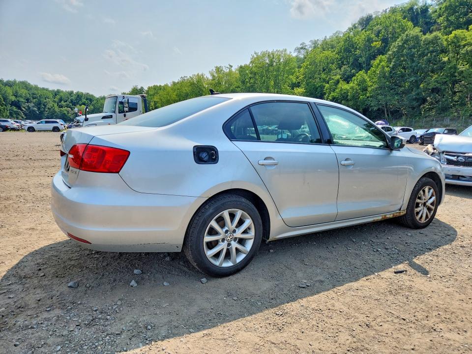 64699666 :رقم المزاد ، 3VWDZ7AJ1BM346692 vin ، 2011 Volkswagen Jetta مزاد بيع