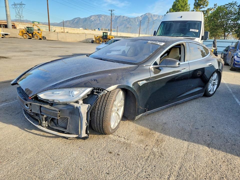65838876 :رقم المزاد ، 5YJSA1CN5DFP03328 vin ، 2013 Tesla Model S مزاد بيع