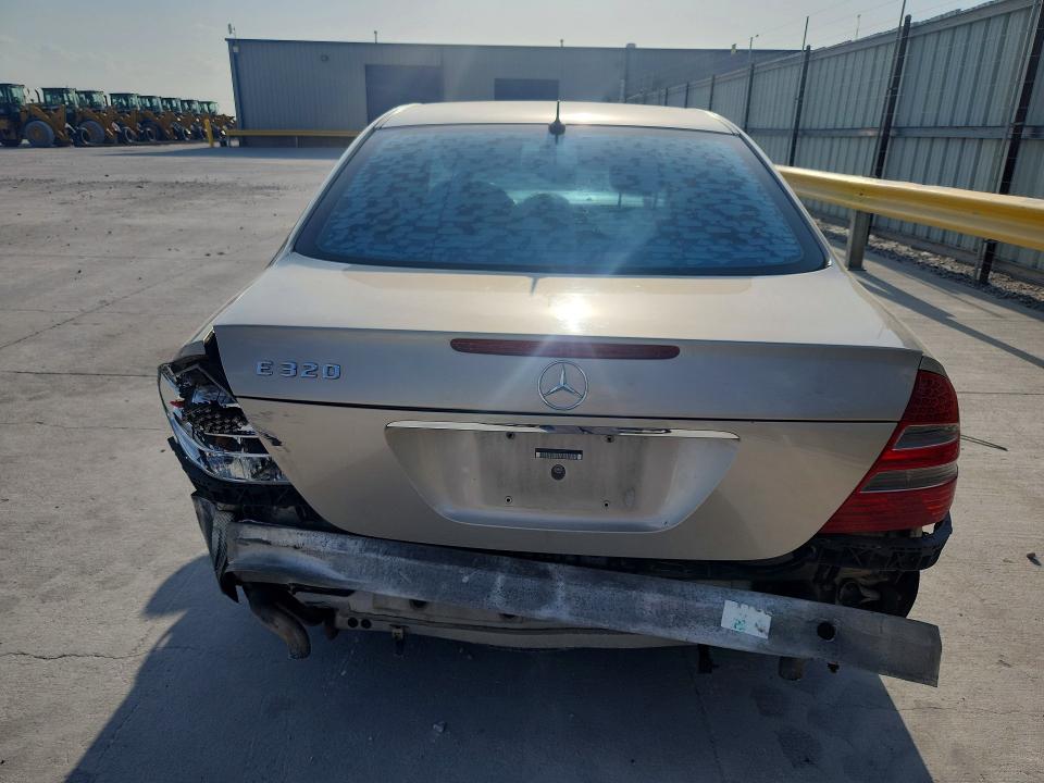 2004 Mercedes-benz E მანქანა იყიდება აუქციონზე, vin: WDBUF65J04A520122, აუქციონის ნომერი: 64079636