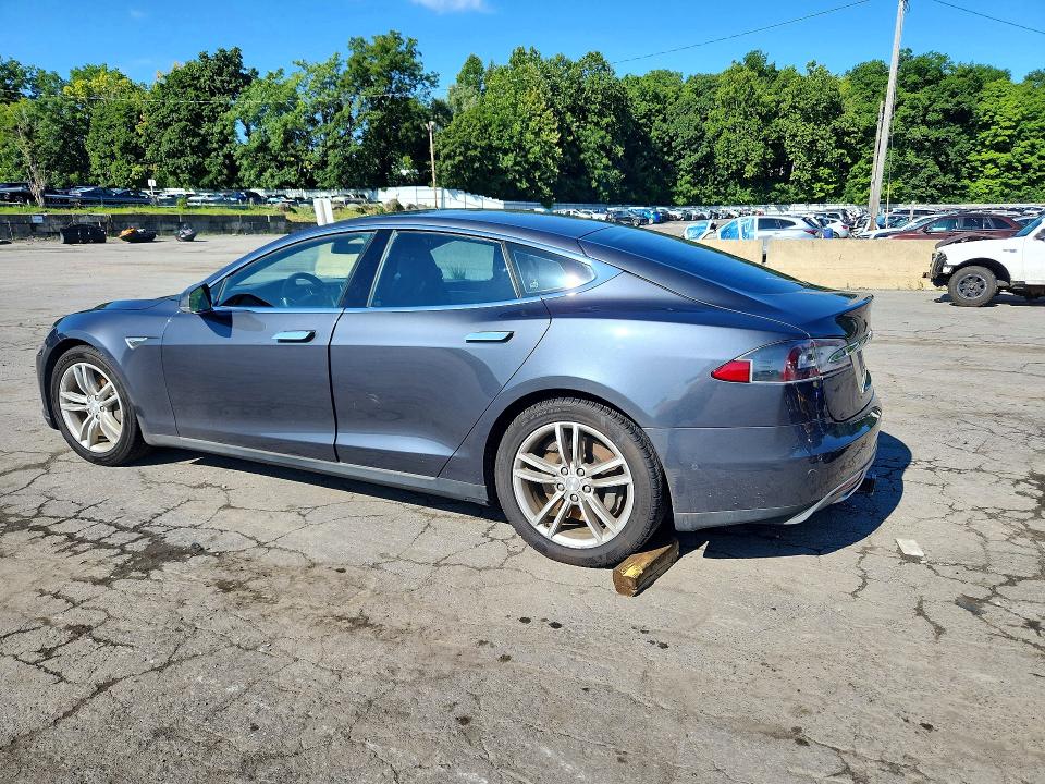 2015 Tesla Model S მანქანა იყიდება აუქციონზე, vin: 5YJSA1E14FF110508, აუქციონის ნომერი: 65216316