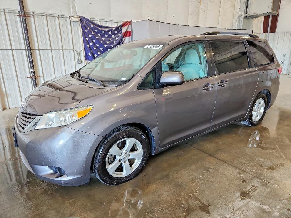 2017 Toyota Sienna მანქანა იყიდება აუქციონზე, vin: 5TDKZ3DC5HS815193, აუქციონის ნომერი: 65523016